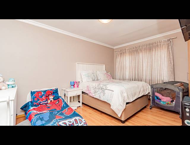 3 BEDROOM TOWNHOUSE FOR SALE IN ELANDSHAVEN
